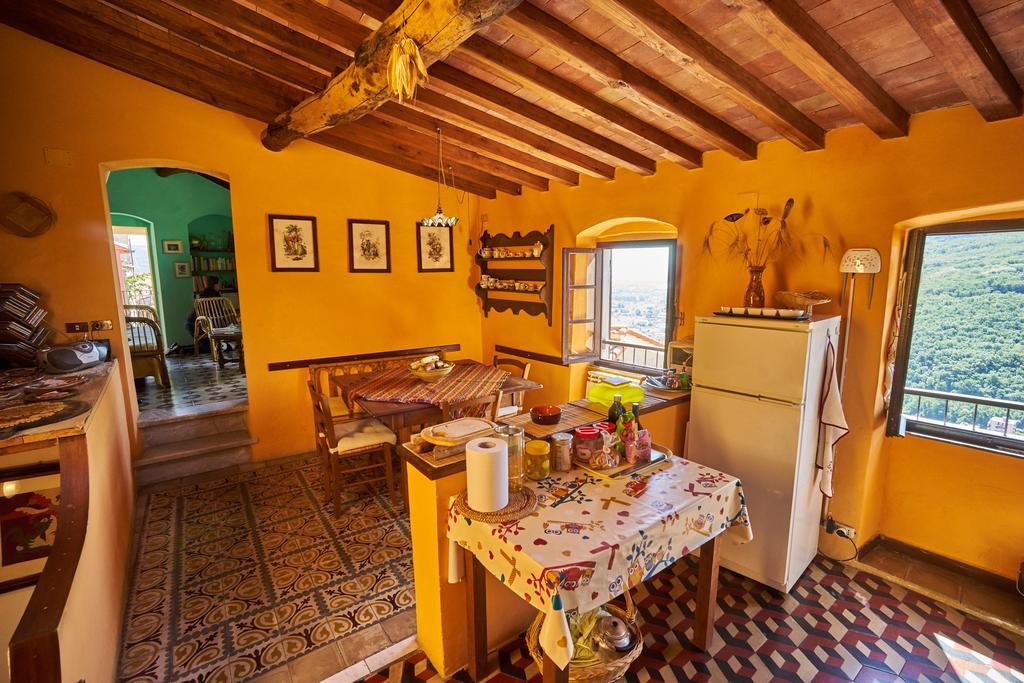 Sotto Il Castello Bed & Breakfast Trebiano Eksteriør bilde