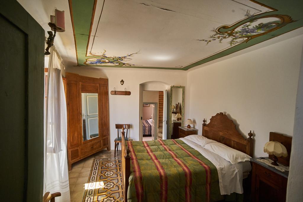 Sotto Il Castello Bed & Breakfast Trebiano Eksteriør bilde